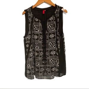 5/48 Black&White Embroidered Tank Sz LG NWOT